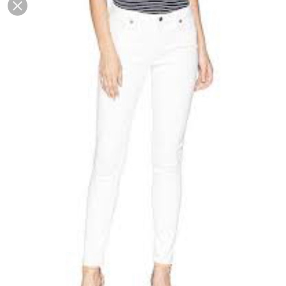 White skinny MISS ME jeans